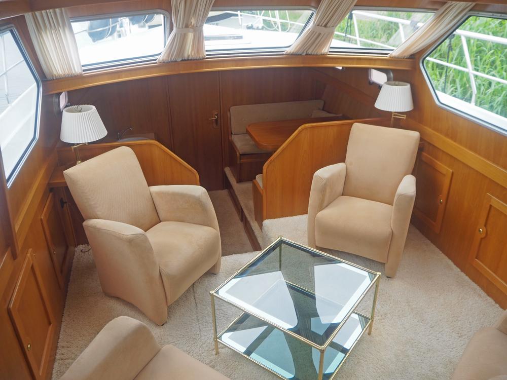 Saloon, Accommodation